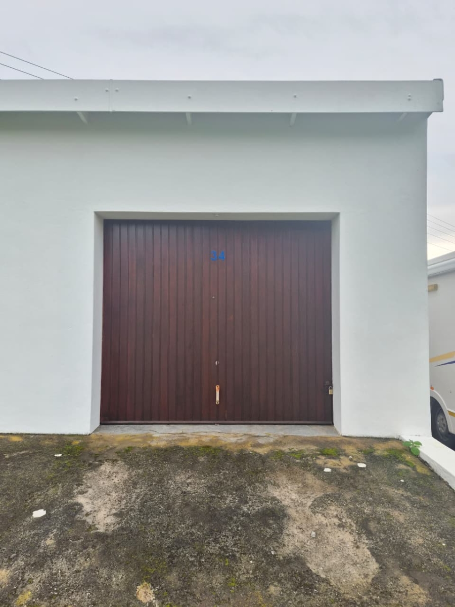 2 Bedroom Property for Sale in Stilbaai Wes Western Cape